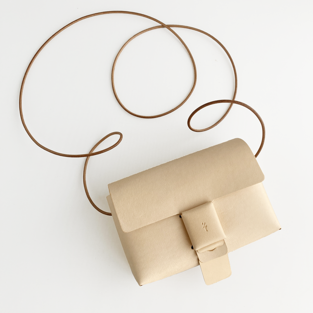 ヌメ革だけスマホショルダーポーチ【muːmuː／むーむー】手作り