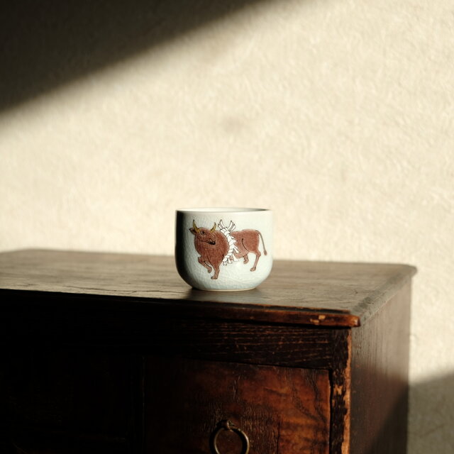 しめ縄を巻いた牛（丑）◆九谷焼　色絵猪口　昭和レトロ　干支　酒器　コレクション　古民家　古道具 #2