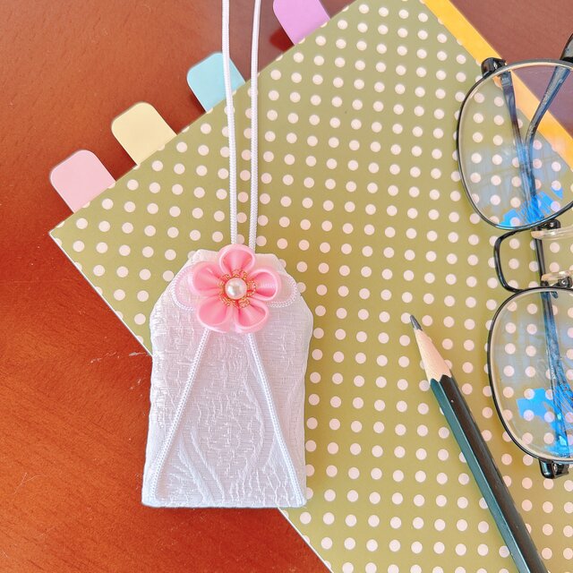 合格祈願】桜のお守り袋 | iichi 日々の暮らしを心地よくする