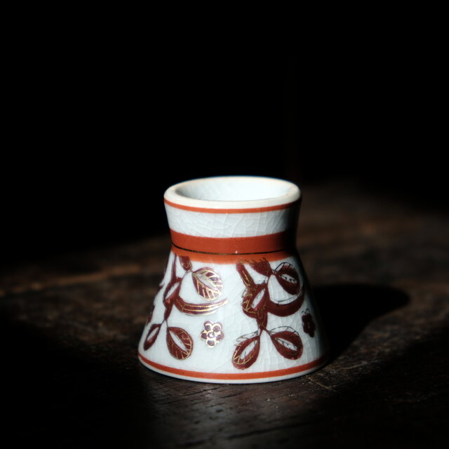 九谷焼　赤絵金彩　紅葉文など　盃　酒盃　ぐい呑み　2点まとめて　V　5598 九谷焼 赤絵金彩 紅葉文など 盃 酒盃 ぐい呑み 2点まとめて V 5598