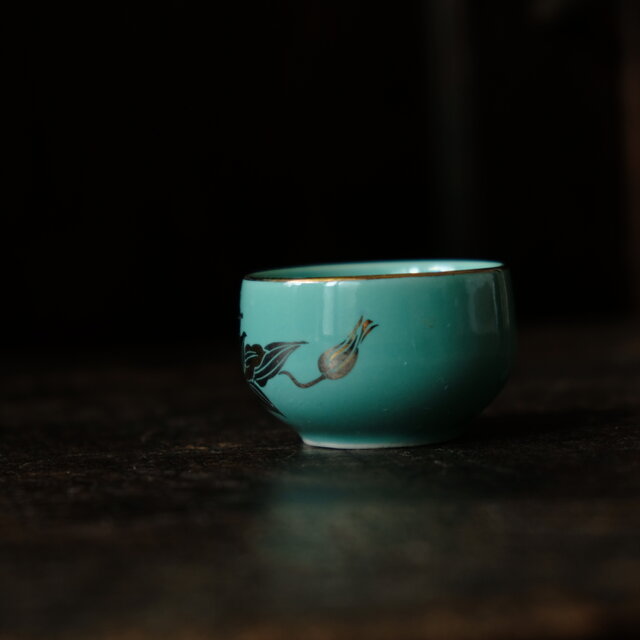 白緑で素敵◇金の花文様。九谷焼 花文金彩猪口 酒器 茶杯 器 工芸品 古