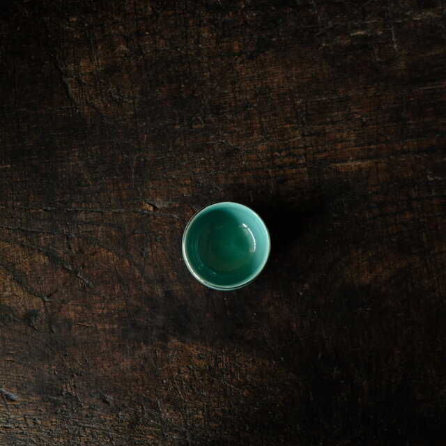 白緑で素敵◇金の花文様。九谷焼 花文金彩猪口 酒器 茶杯 器 工芸品 古
