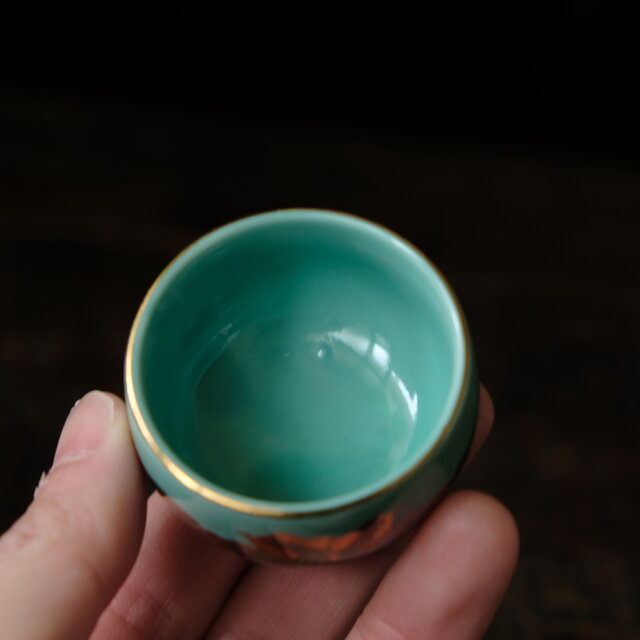 白緑で素敵◇金の花文様。九谷焼 花文金彩猪口 酒器 茶杯 器 工芸品 古