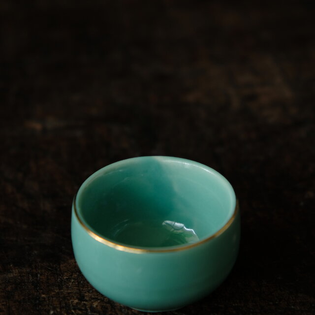 白緑で素敵◇金の花文様。九谷焼 花文金彩猪口 酒器 茶杯 器 工芸品 古