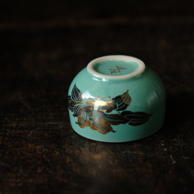 白緑で素敵◇金の花文様。九谷焼 花文金彩猪口 酒器 茶杯 器 工芸品 古