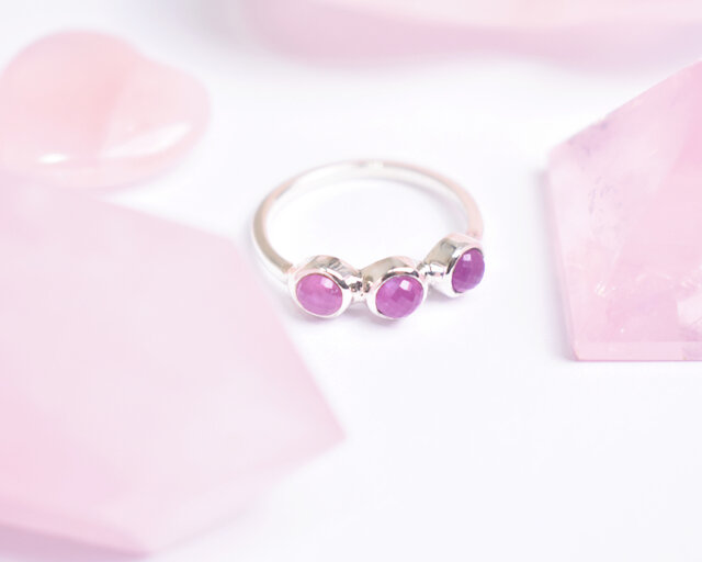 ９２５シルバーリング天然石ピンクサファイヤ　サイズ直し自分。３５号から３７号位 925シルバーリング天然石ピンクサファイヤ サイズ直し自分。35号