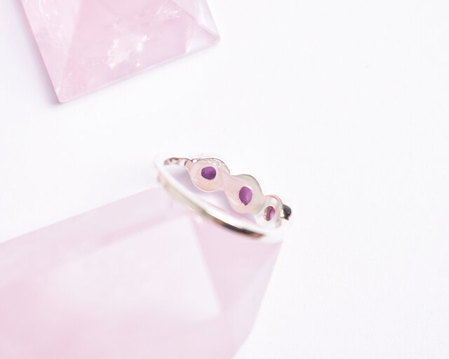 ９２５シルバーリング天然石ピンクサファイヤ　サイズ直し自分。３５号から３７号位 Amazon | シルバー925 4mm ハート シェイプ ピンクサファイア 脇