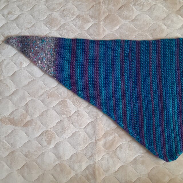 送料無料❤️アフガン編みの三角ショール | iichi 日々の暮らしを