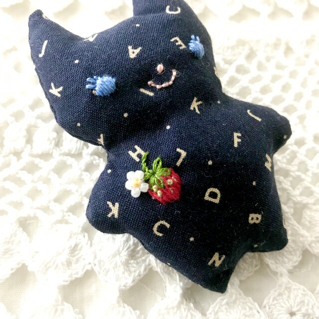 ブローチのネコ（20）