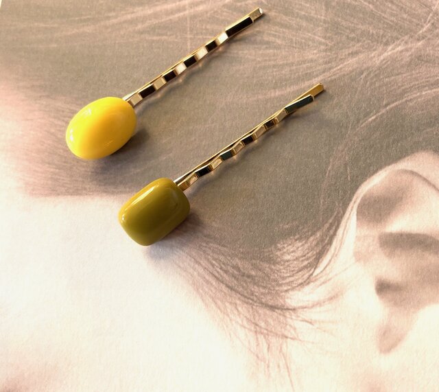 ヘアピン2本セット からし色と抹茶色のシンプルカボション グリーン