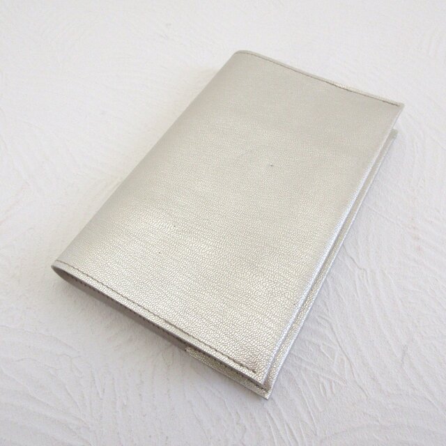 新書サイズ、コミック対応♪《ゴートスキン》シンプルイズベスト・一枚革のブックカバー・シルバー・0854