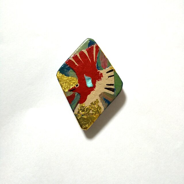 漆のピンブローチ