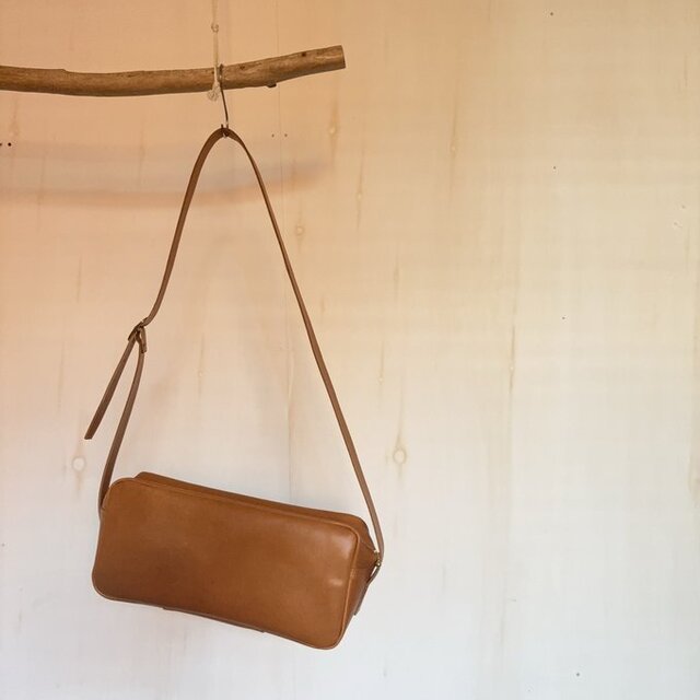 本革 ツールバッグ／ブラウン｜クラシック＆ミニマル・軽やかショルダー