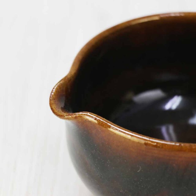 片口鉢 飴釉【会津本郷焼】/Matcha bowl | iichi 日々の暮らしを
