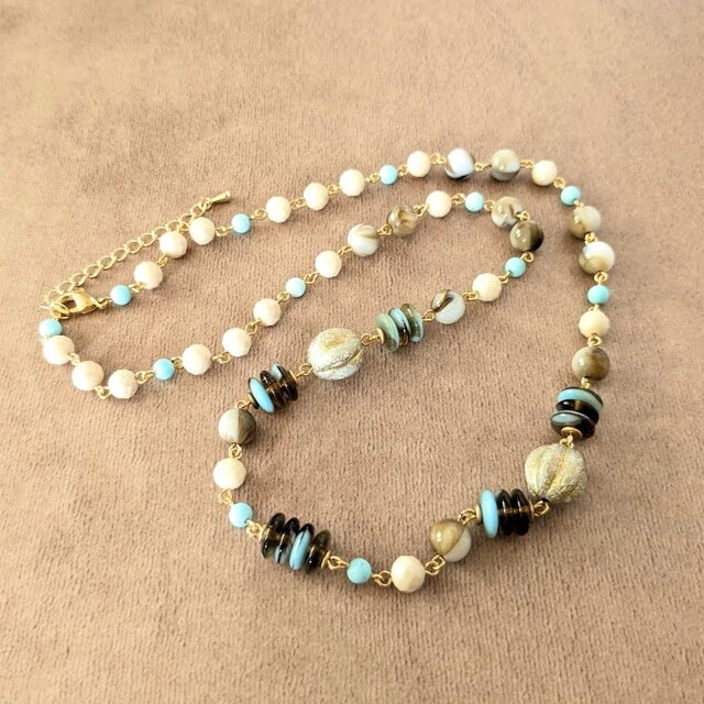 チェコと天然石のネックレス（N1318）