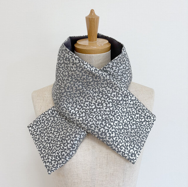 シルバーグレーのリバーシブルマフラー | iichi 日々の暮らしを