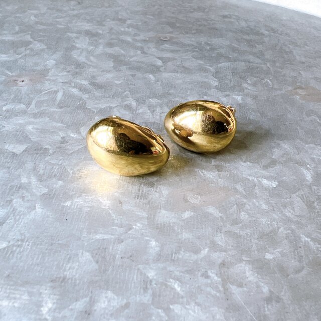 Y710-ヴィンテージイヤリング U.S.A. 1970〜80s Shiny gold-tone egg-shaped