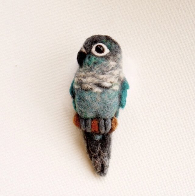 ウロコインコの羊毛フェルトブローチ ＊受注制作＊ | iichi 日々の