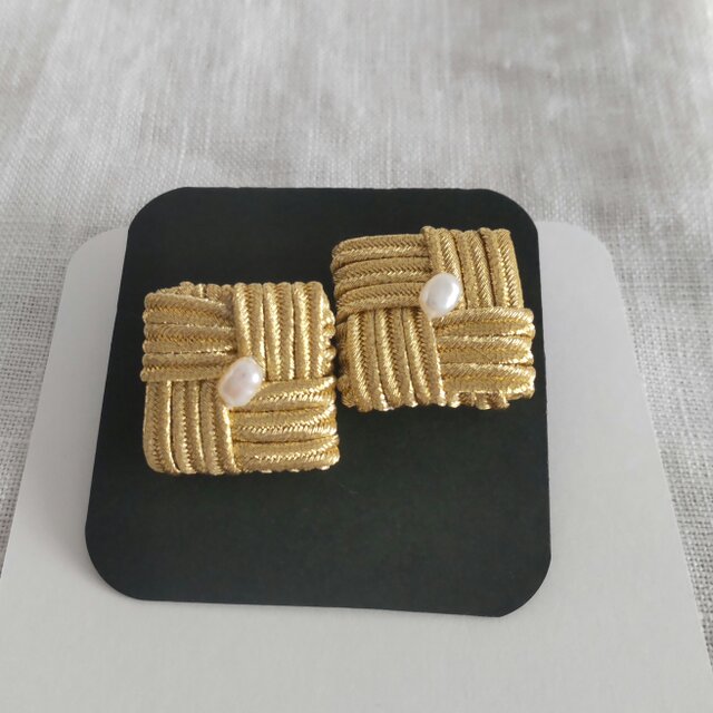 ザクザク四角ピアス