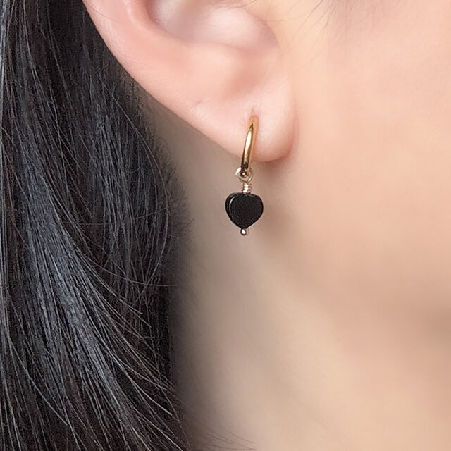 つけっぱなしOK！ 小さなワンタッチフープピアス 天然石 ブラック