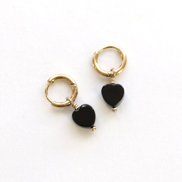 小さなブラックハートの2Wayワンタッチフープピアス／イヤリング