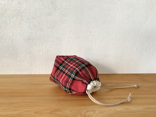 タータンチェック(赤)の巾着袋 | iichi 日々の暮らしを心地よく