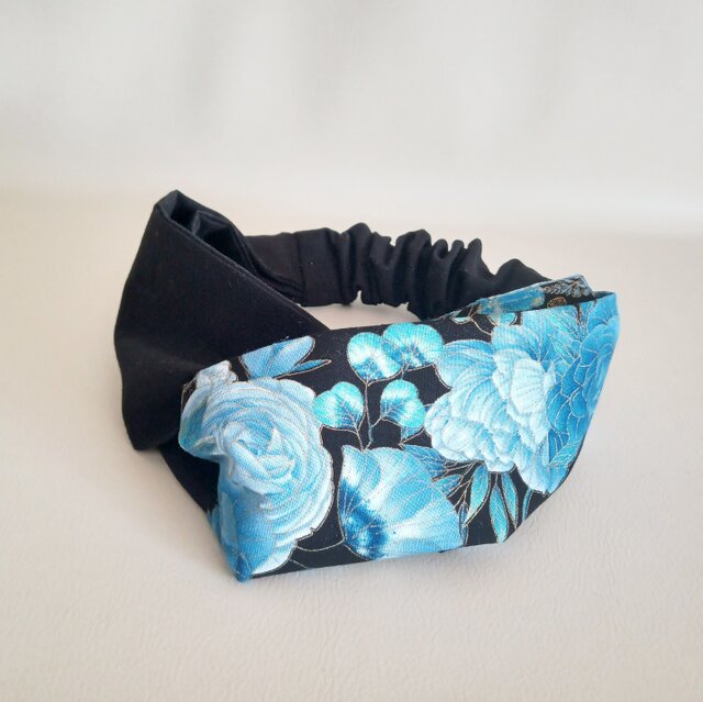 クロスタイプのヘアバンド ターバン 水色薔薇×黒 3 | iichi 日々の
