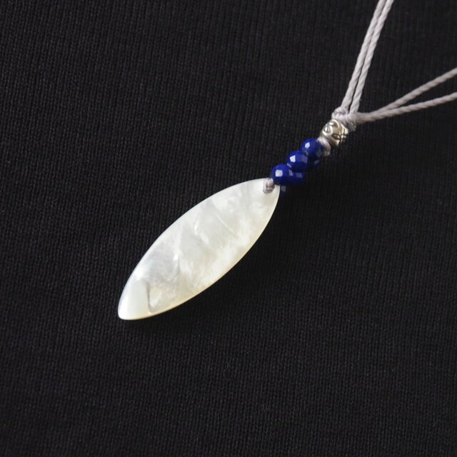 Marquise Pendant（ホワイトシェル×ラピスラズリ）