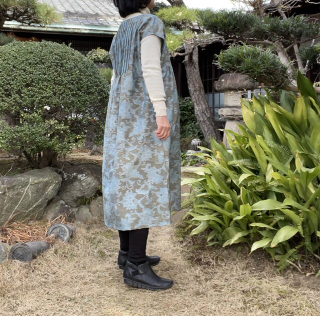 着物リメイク上質な紬のピンタックワンピース 着物リメイク【ノースリーブワンピース】紬/ピンタック | iichi 日々の