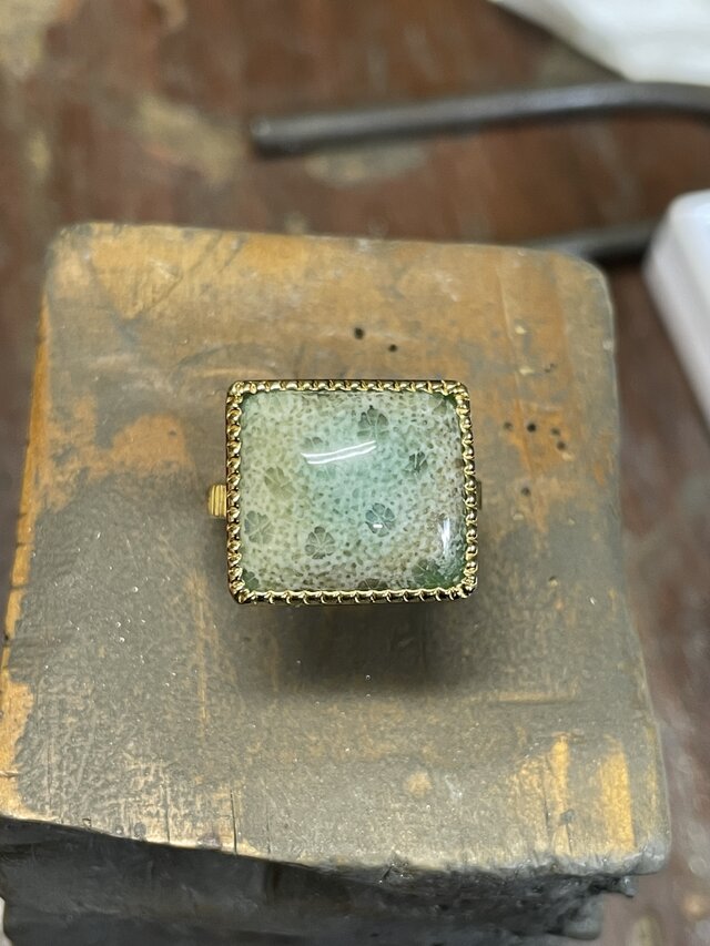 サンゴ瑪瑙 SQカボション ミル打ち留め シルバーSV925リング | iichi