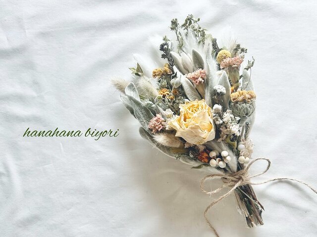 ラムズイヤーと薔薇のスワッグ・ブーケ | iichi 日々の暮らしを