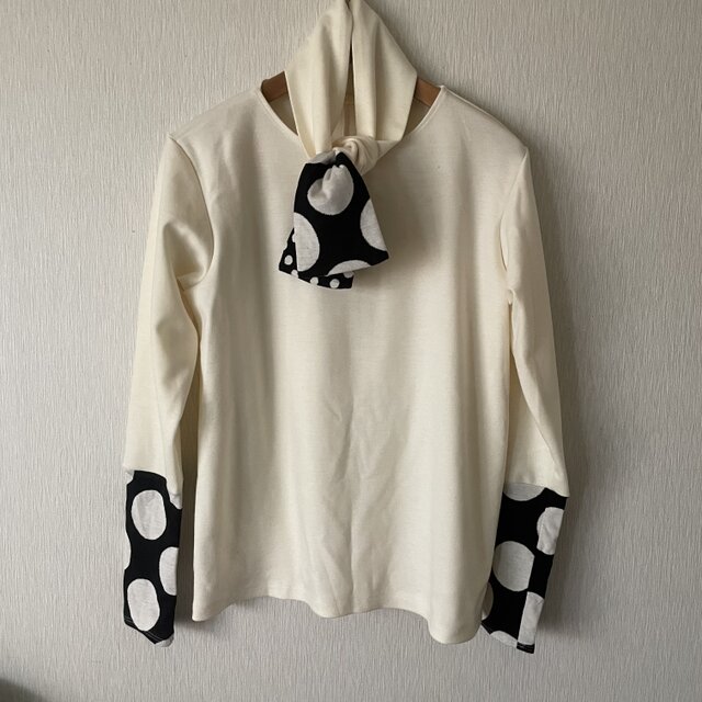 ストール付き手袋水玉長袖圧縮ニットウールカットソー　オフ×黒白Ｆ