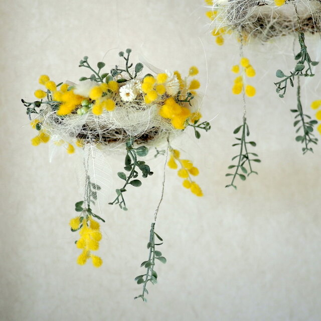 ゆらゆら揺れるミモザのフライングリース (S) | iichi 日々の暮らしを