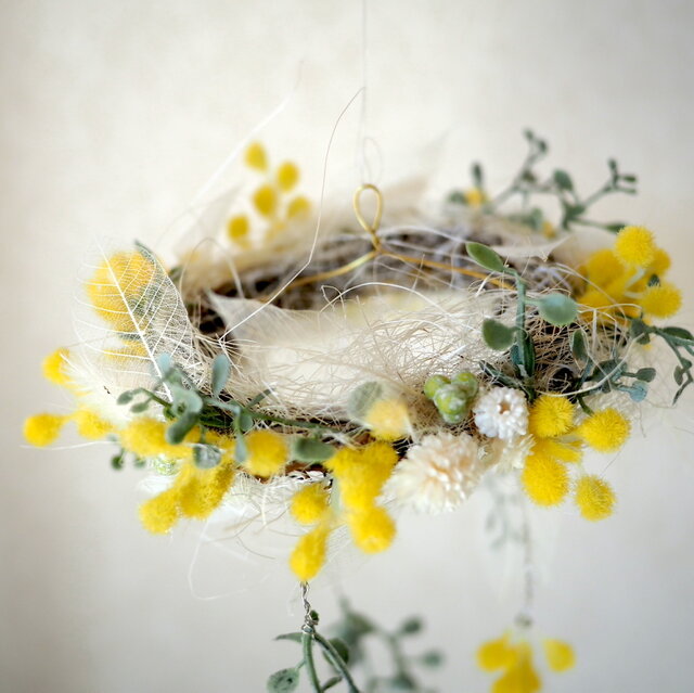 ゆらゆら揺れるミモザのフライングリース (S) | iichi 日々の暮らしを