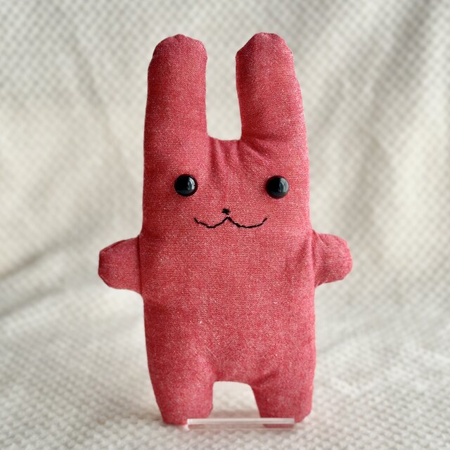 赤いうさぎのぬいぐるみ「フニータ」