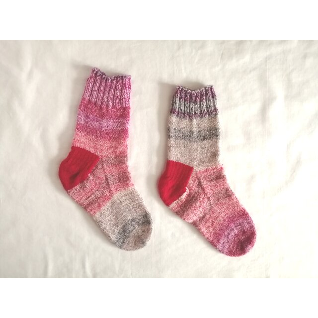 手編み段染めソックス