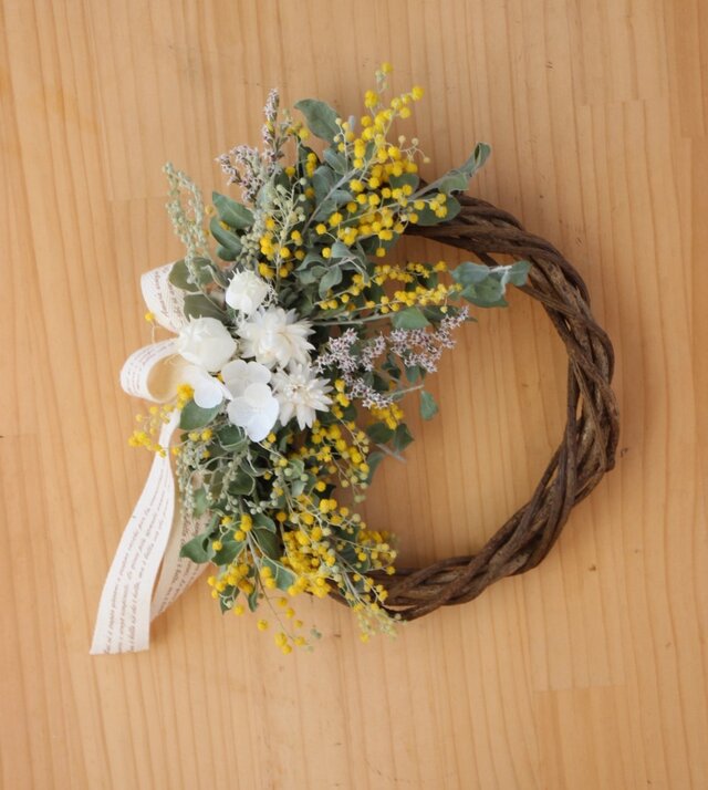 春を呼ぶアカシアのリース