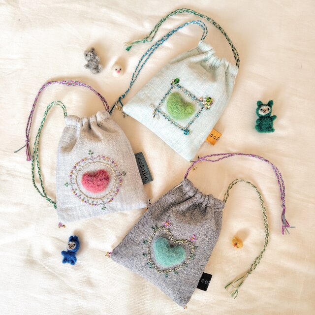 もこもこ羊毛ハートのミニきんちゃく袋