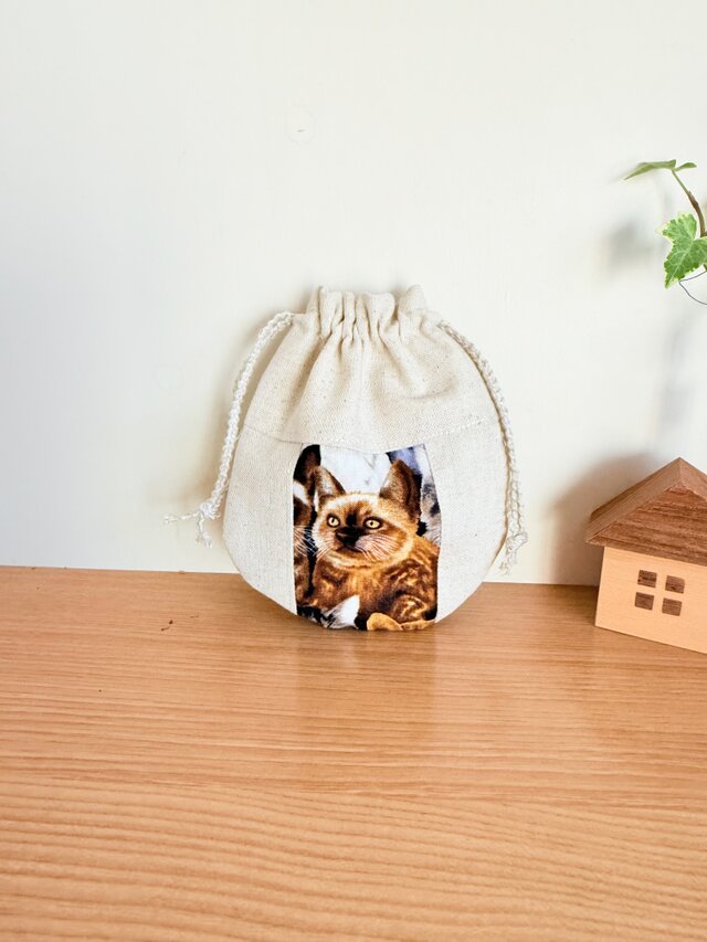 ラウンド型のミニ巾着（リアル猫ちゃん）