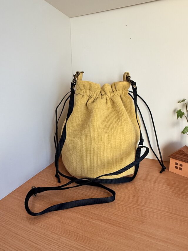 ヌビキルトの巾着型丸底ショルダーバッグ（3mmピッチ・マスタード）