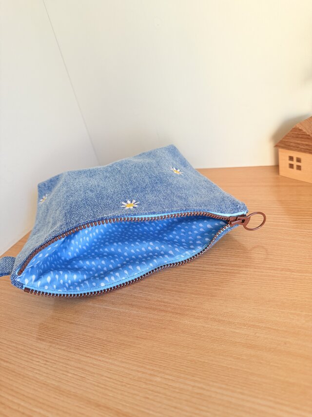 デニムのマチ付きポーチ（フラワー刺繍） | iichi 日々の暮らしを