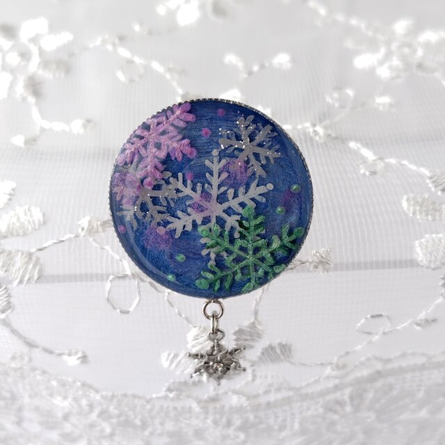 雪の結晶＊手描きレジンの帯留め | iichi 日々の暮らしを心地よくする