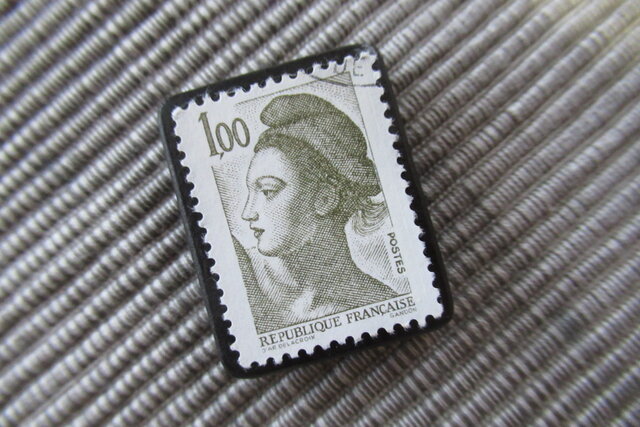 フランス切手 フランスの新切手「クロワッサン」🥐 フランス料理の象徴でもあり