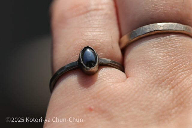 古の鏡】顔が映るくらい艶めく黒 ヘマタイト・シルバーリング【鏡鉄