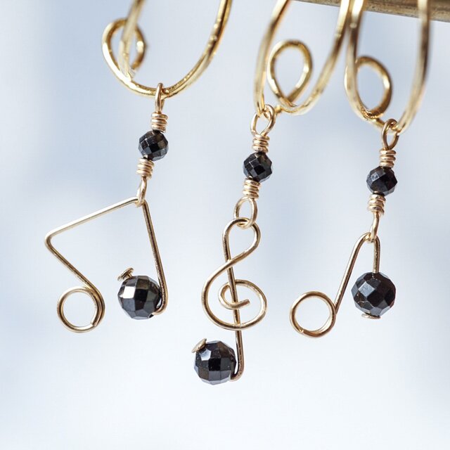 【イヤーカフ】「小さな音符」ブラックスピネル 片耳 ト音記号 天然石 14kgf 発表会 結婚式 フォーマル 母の日