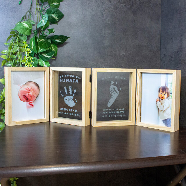 手形・足形の彫刻 フォトフレーム４連 双子に最適 出産祝い 命名書 天然木材フォトフレーム【送料無料(離島除く)