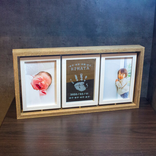 手形・足形の彫刻 ３連フォトフレーム 出産祝い 命名書 ナチュラル ダーク【送料無料(離島除く)】