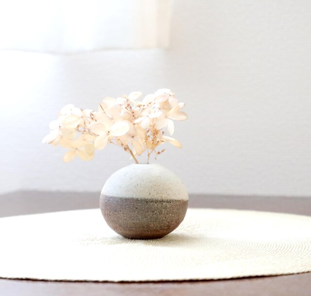 一輪挿しペア　12年前に買いました。焼きが美しいです。素朴で置き方に工夫できます 一輪挿し（しずく） – rashiku