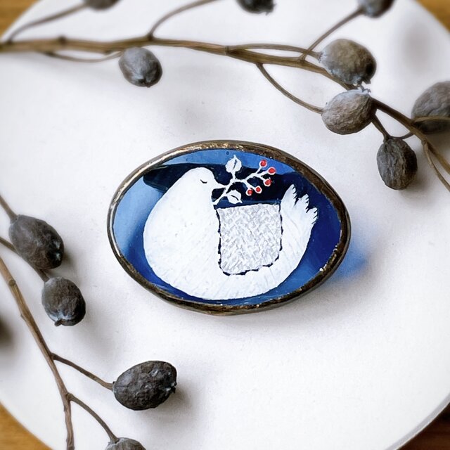 赤い実と鳥のブローチ　ステンドグラスブローチ