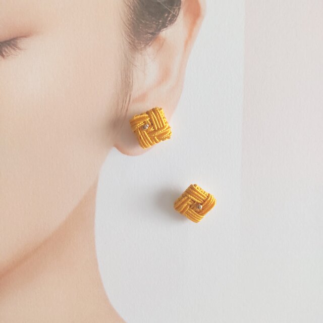 フレッシュオレンジのプチピアス